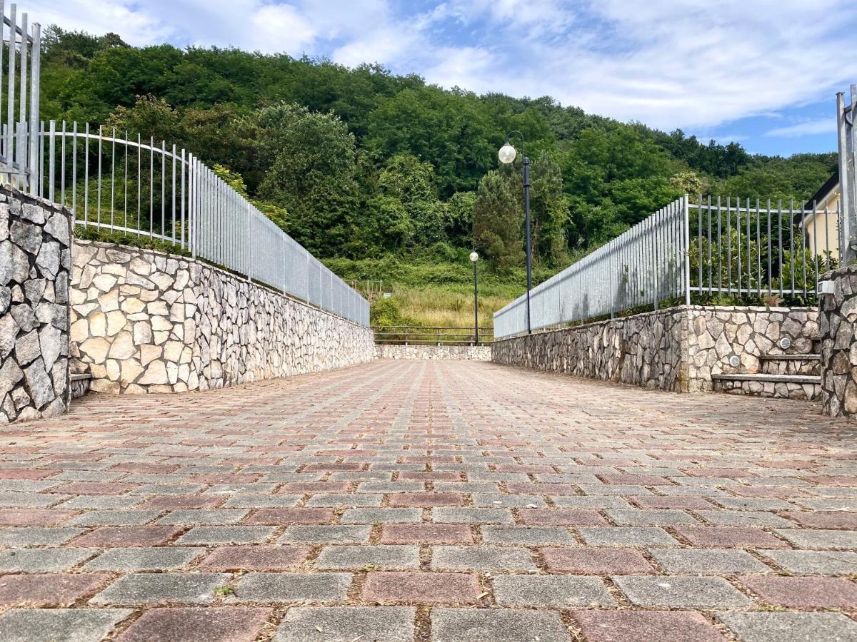Le Village Sarzana Εξωτερικό φωτογραφία